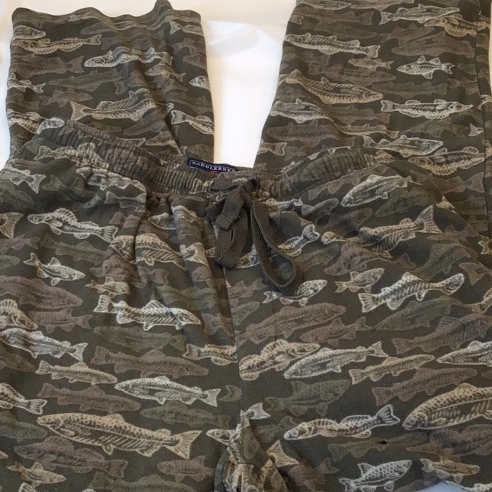 🏖️2/5.00🏖️ Boys Saddlebred Sleepwear camp fish XL no size tag , small hole